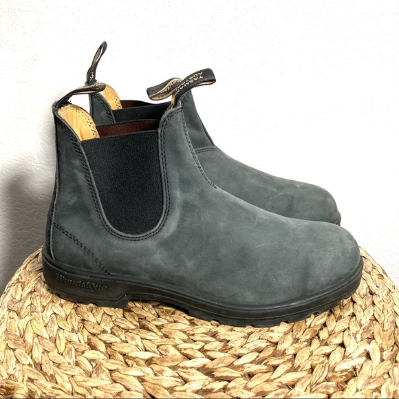 blundstone black suede